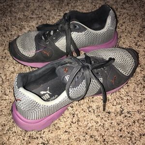 Black and purple puma tennis shoes